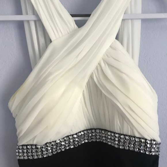 Black and White Form-fitting Formal Dress - Picture 2 of 3